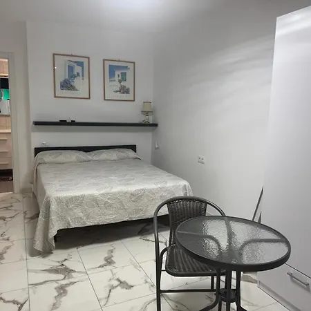 Apartment Modern Mareverde In *